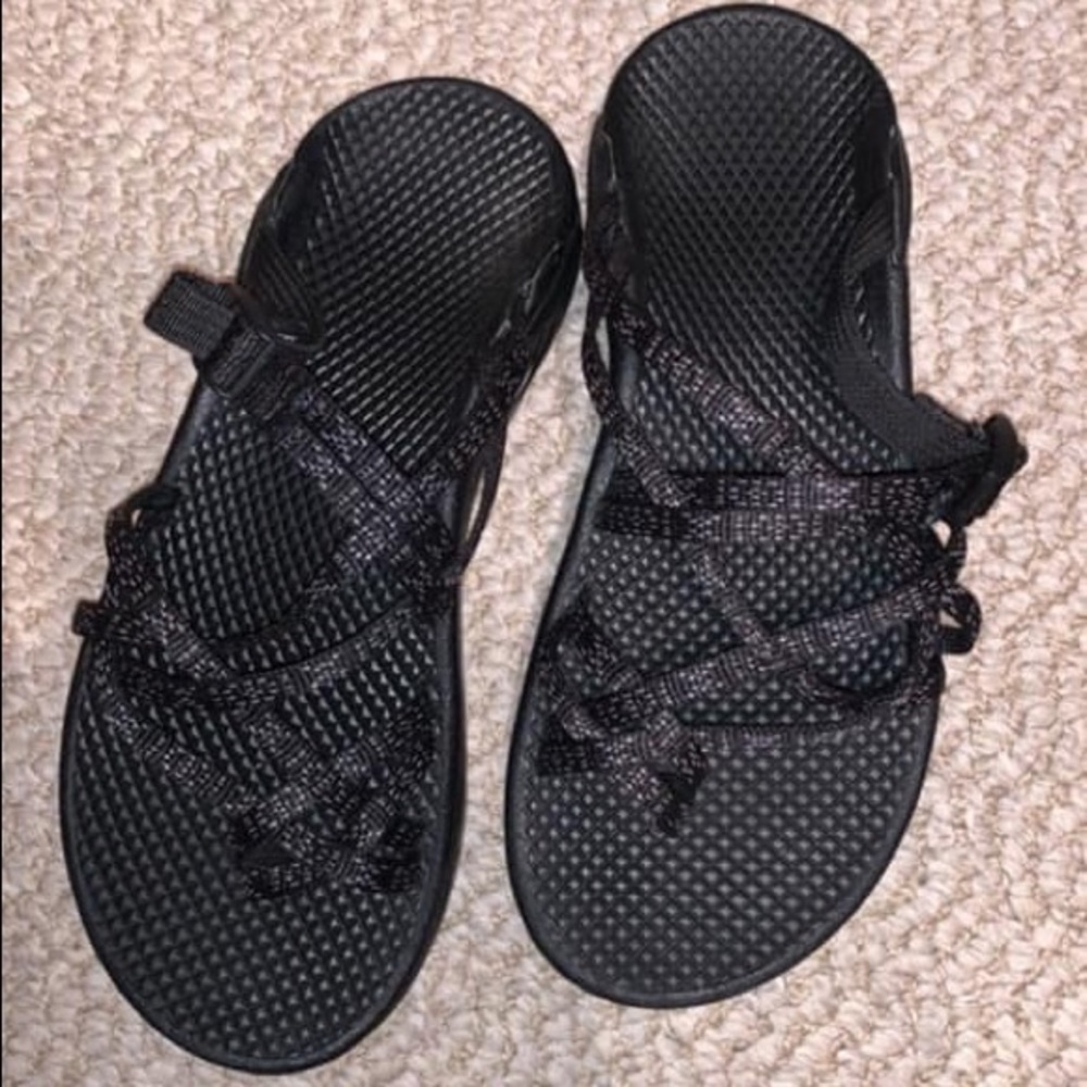 Women’s Chacos Size 6